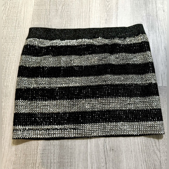VENUS Metallic Black & Silver Mini Skirt. Size M. - Picture 1 of 4